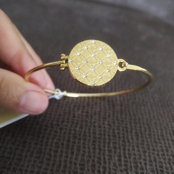 ✨️HP✨️ Michael Kors Gold💛 Medallion🏅 Bracelet - NWT - Picture 4 of 15